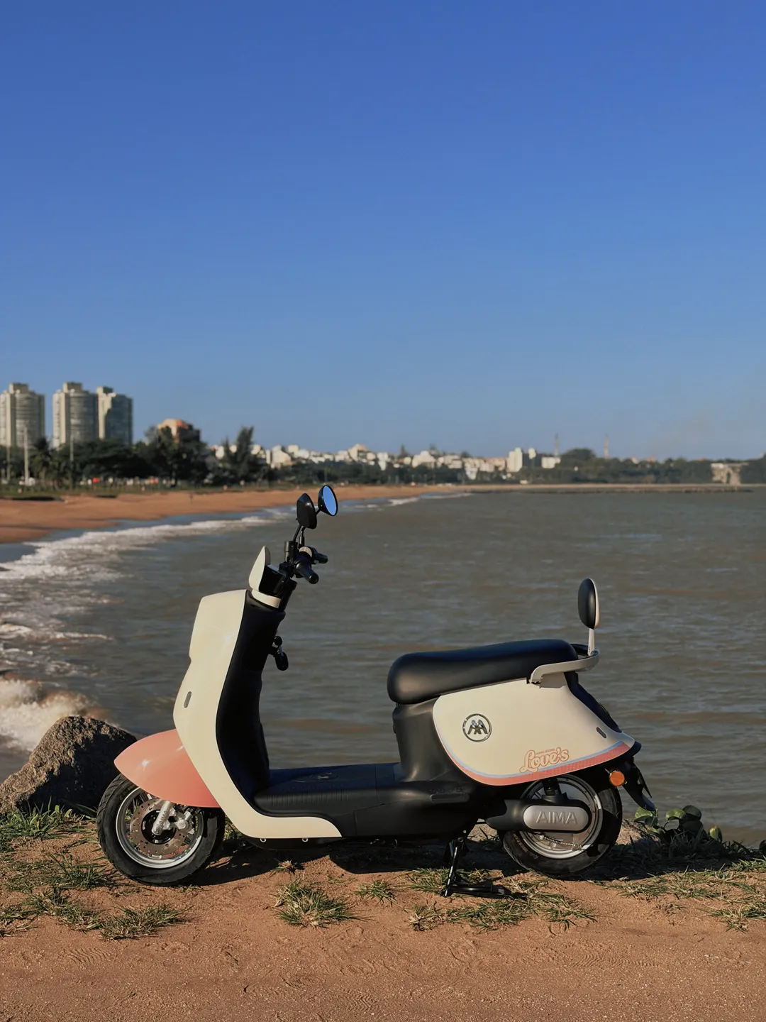 AIMA Luna Bliss em vista lateral