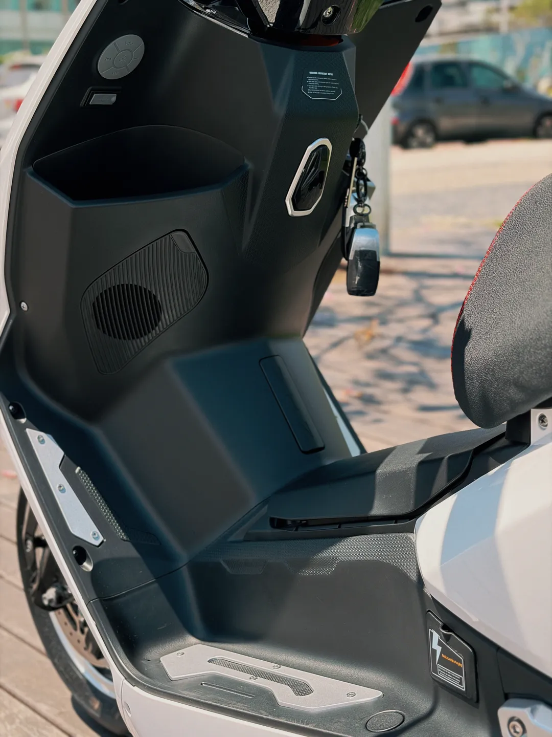 Assoalho e porta-objetos da N-Aima X6 Pro